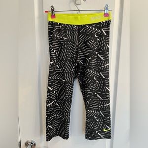 Womens Nike Pro DriFit Black / White / Yellow Tights Sz Medium M / 18 In Inseam